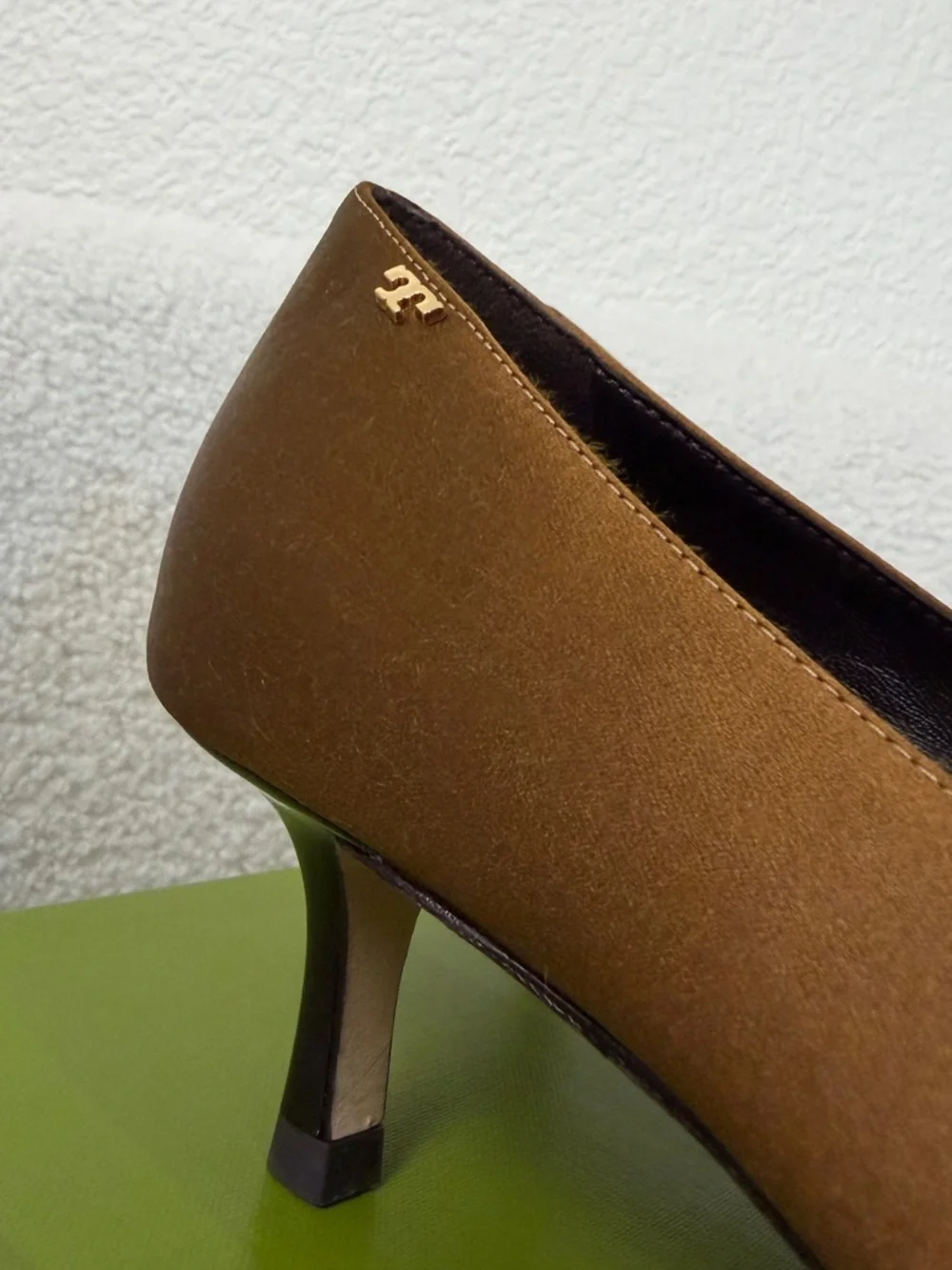 Tory Burch Chic Brown Satin Pointed-Toe Pumps 10